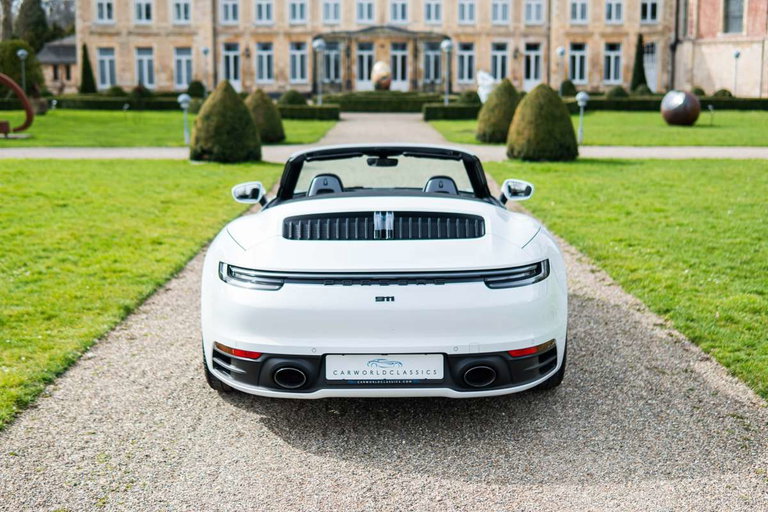 Porsche 992 Carrera