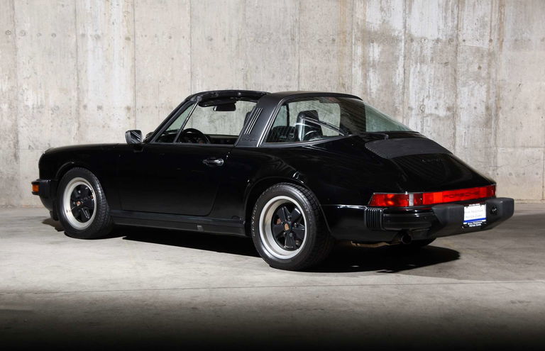 Porsche 911 Carrera 3.2 (US)