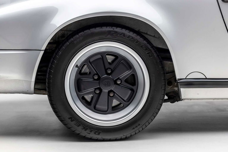 Porsche 911 Carrera 3.2 (US)