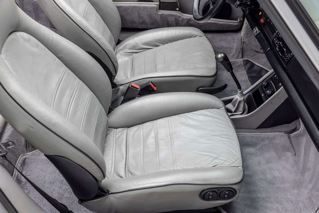 Porsche 911 Carrera 3.2 (US)