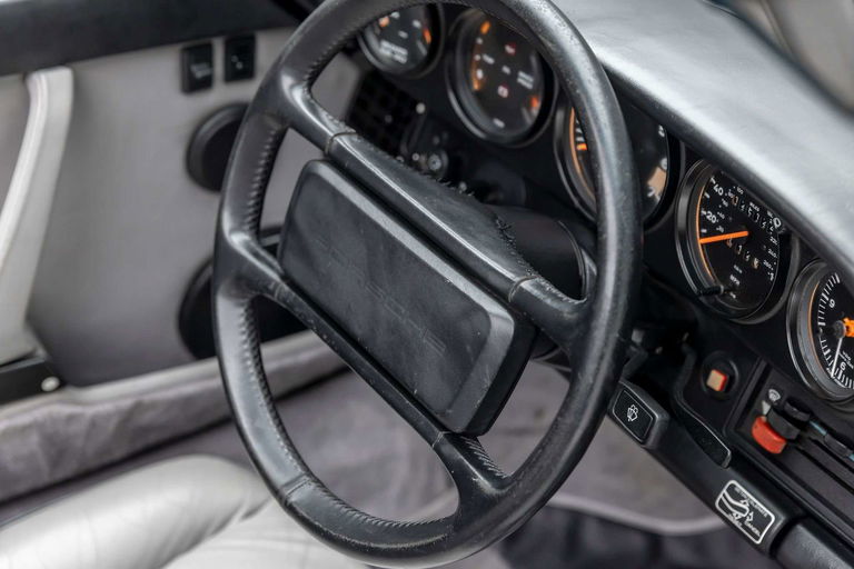 Porsche 911 Carrera 3.2 (US)