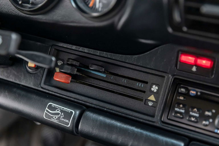 Porsche 911 Carrera 3.2 (US)