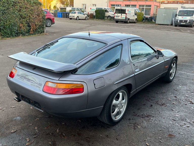 Porsche 928 S4