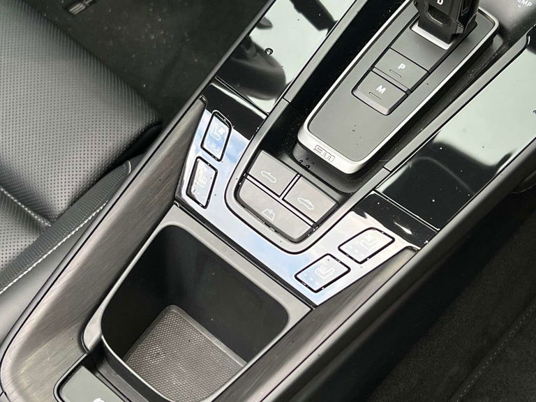 Porsche 992 Carrera 4 GTS