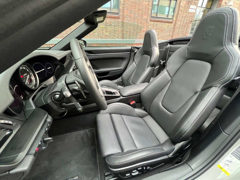 Porsche 992 Carrera 4 GTS