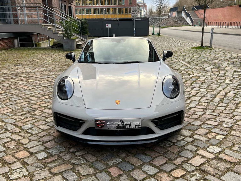 Porsche 992 Carrera 4 GTS
