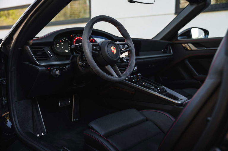 Porsche 992 Carrera 4S