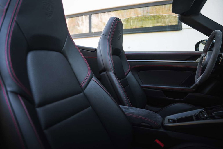 Porsche 992 Carrera 4S