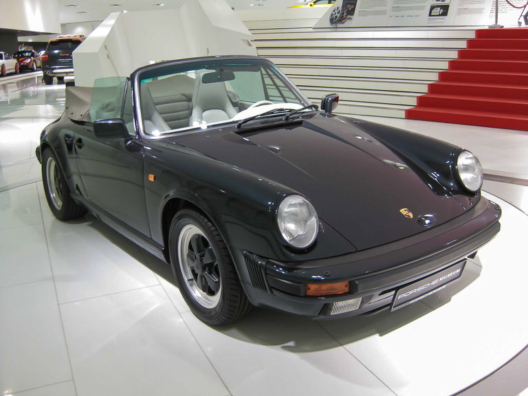 Porsche 911 Carrera 3.2 “25 Jahre 911”