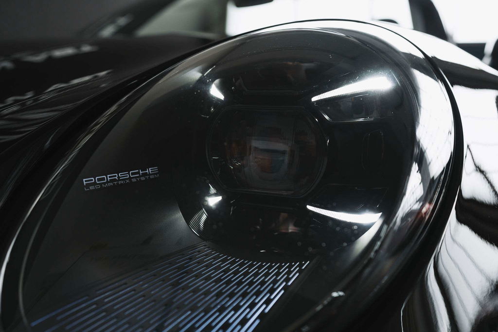 Porsche 992 Carrera 4 GTS