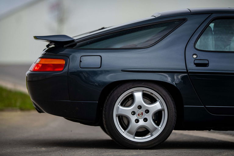 Porsche 928 S4