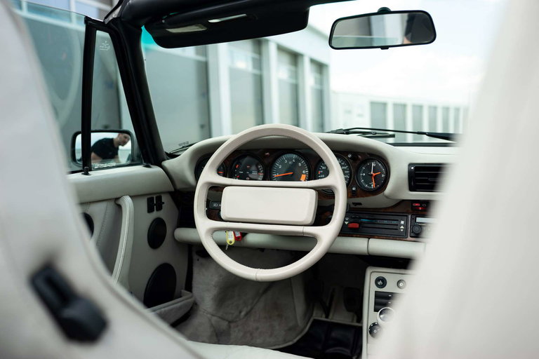 Porsche 911 Carrera 3.2 “25 Jahre 911”