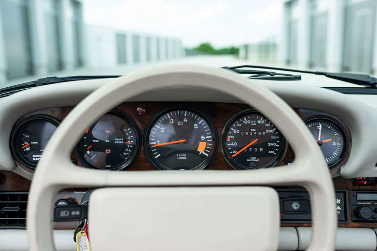Porsche 911 Carrera 3.2 “25 Jahre 911”