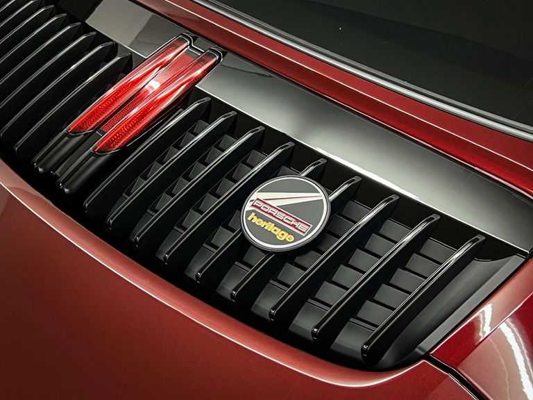 Porsche 992 Heritage Design Edition