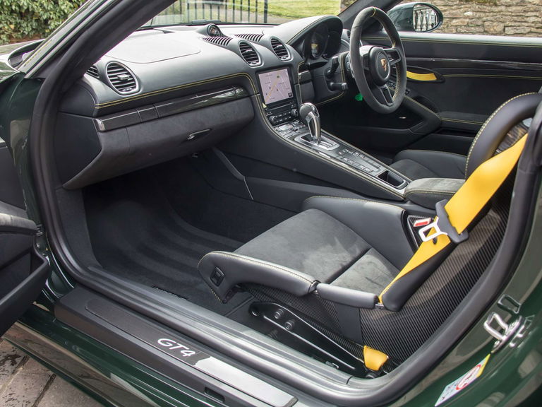 Porsche 718 Cayman GT4