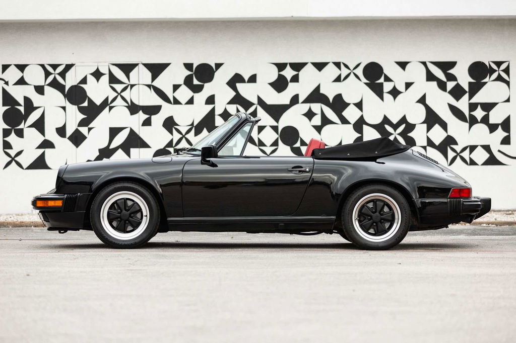 Porsche 911 Carrera 3.2 (US)