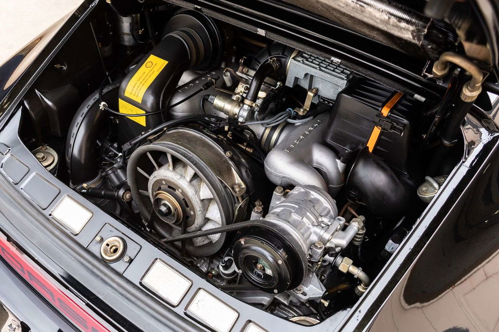 Porsche 911 Carrera 3.2 (US)