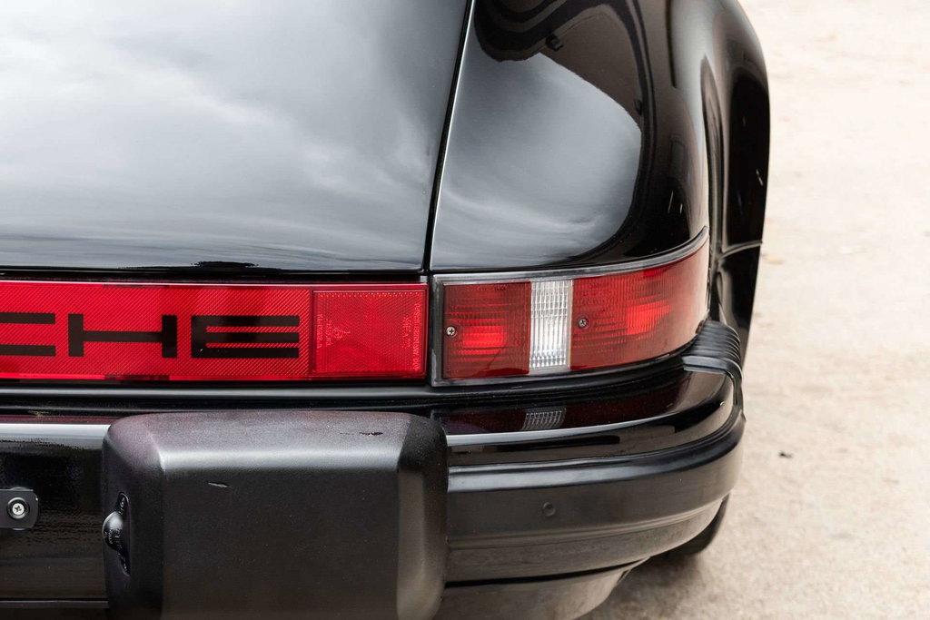 Porsche 911 Carrera 3.2 (US)