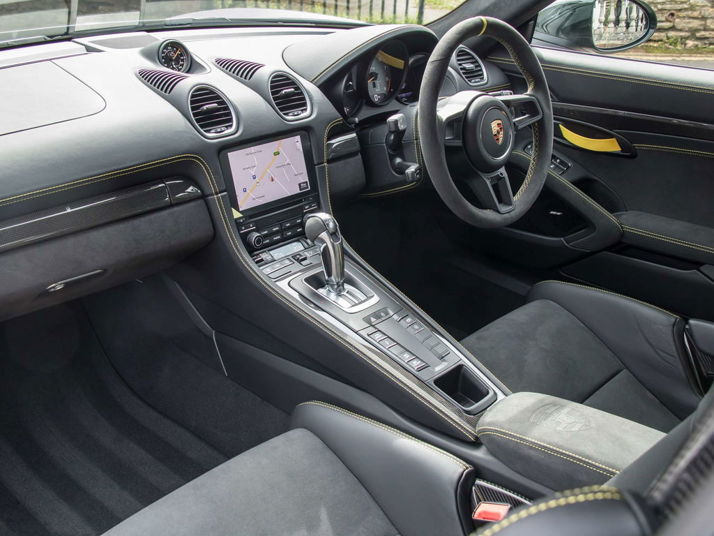 Porsche 718 Cayman GT4