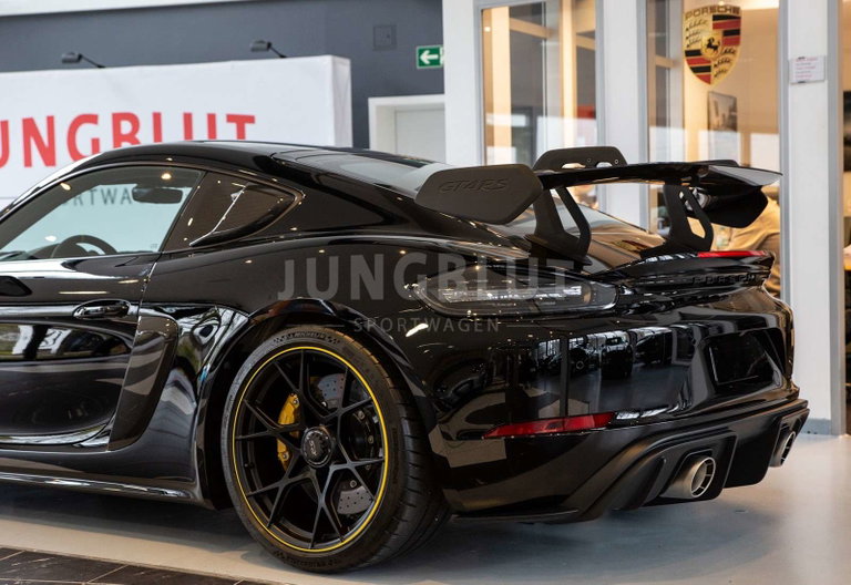 Porsche 718 Cayman GT4 RS