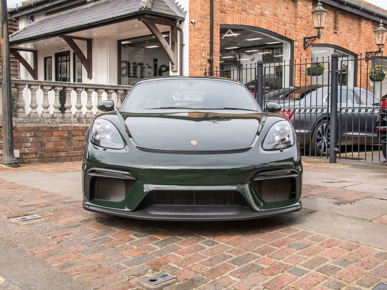 Porsche 718 Cayman GT4