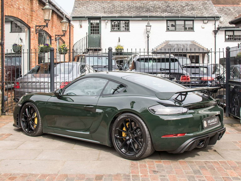 Porsche 718 Cayman GT4