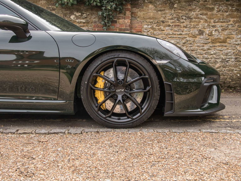 Porsche 718 Cayman GT4