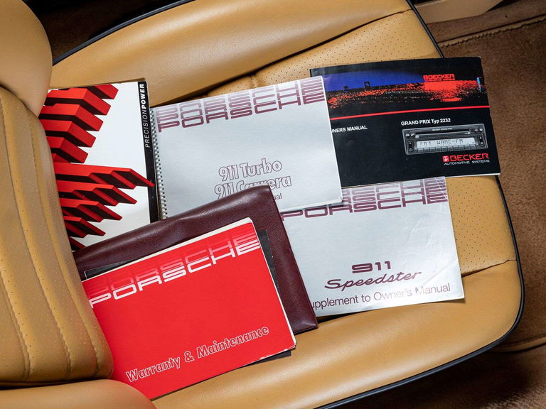 Porsche 911 Carrera 3.2 Speedster (US)