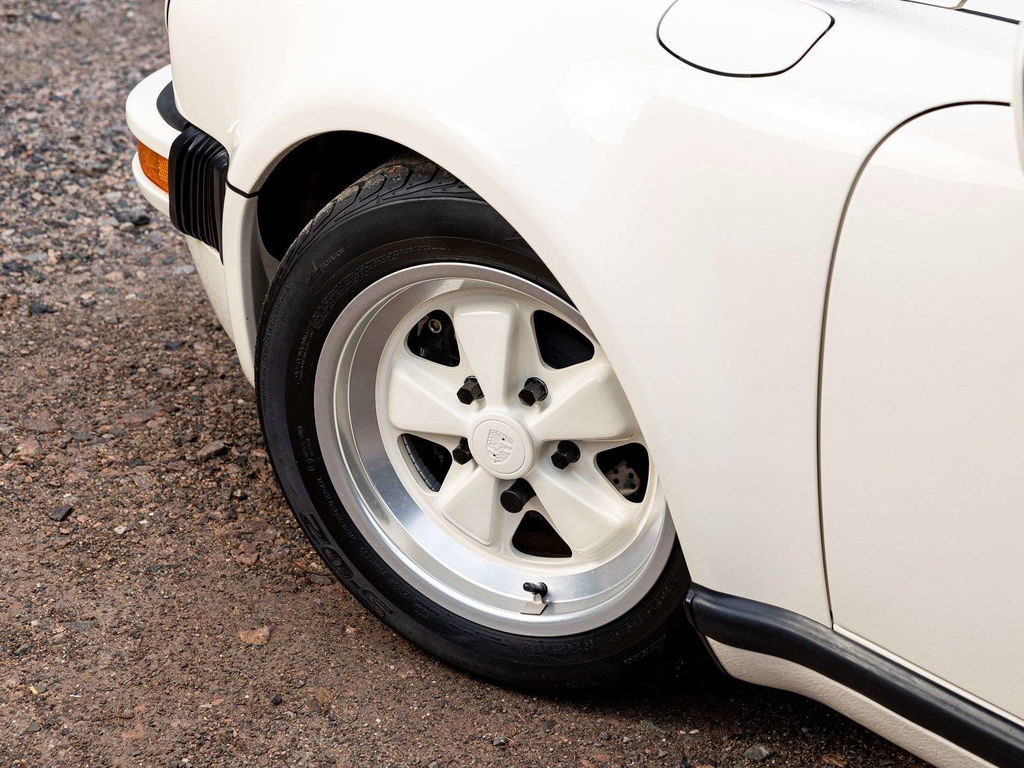 Porsche 911 Carrera 3.2 Speedster