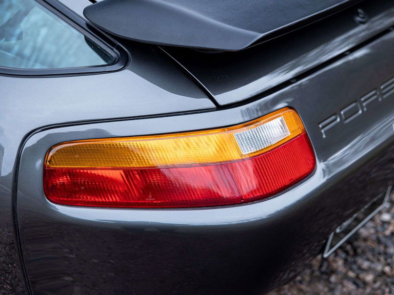 Porsche 928 S4