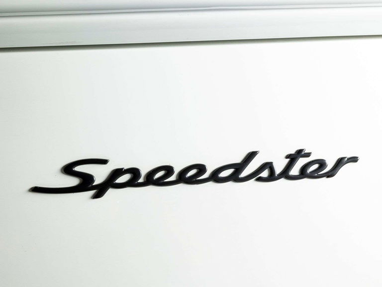 Porsche 964 Carrera 2 Speedster