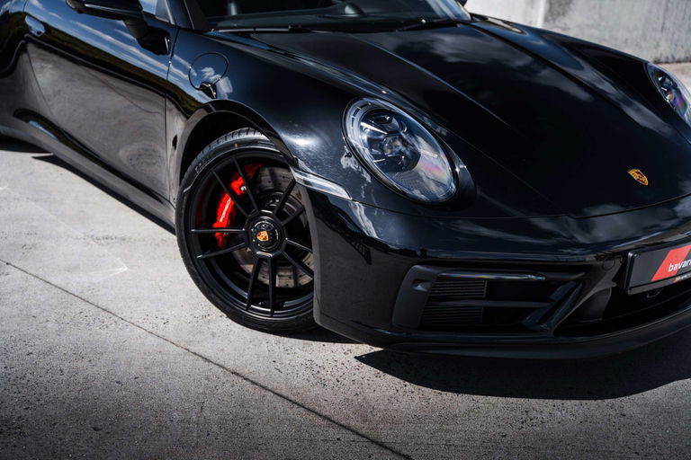 Porsche 992 Carrera 4 GTS