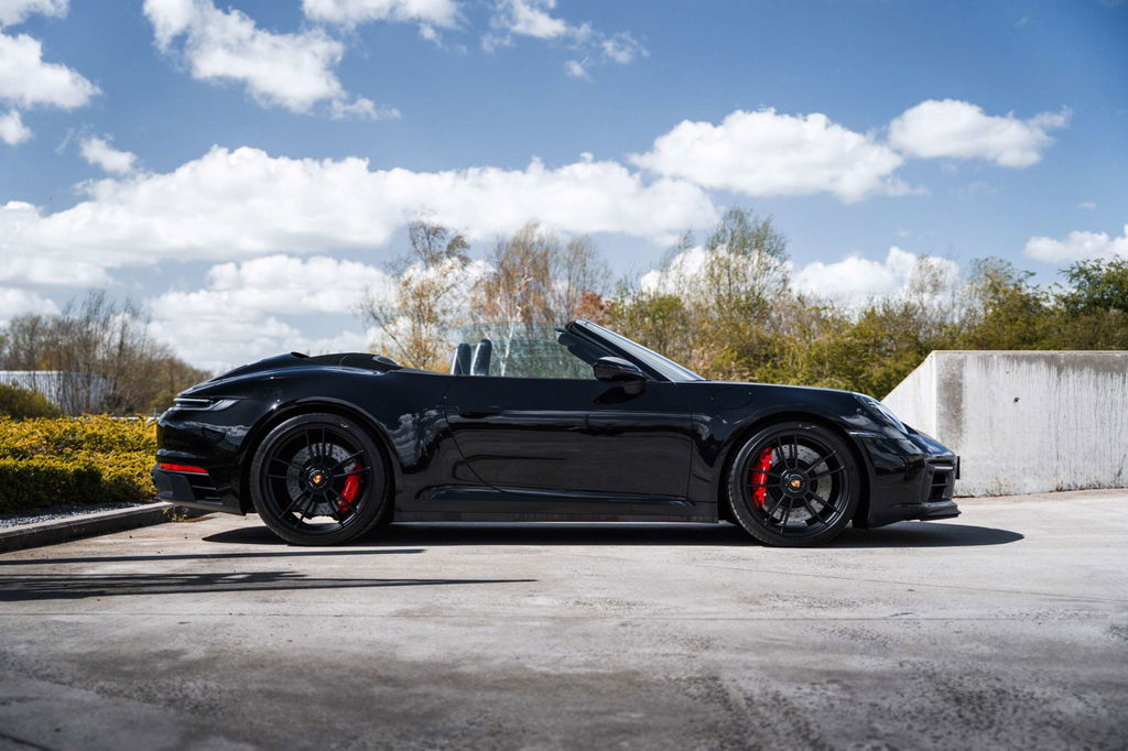 Porsche 992 Carrera 4 GTS