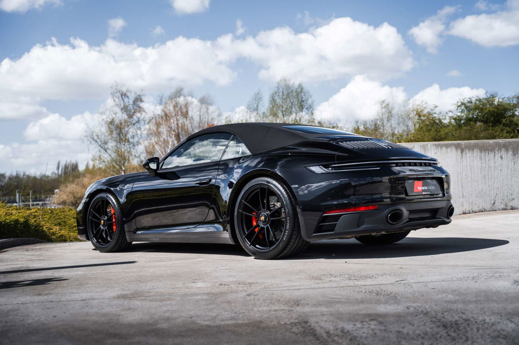 Porsche 992 Carrera 4 GTS