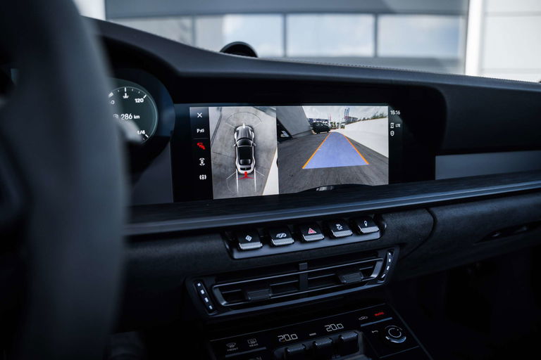 Porsche 992 Carrera 4 GTS