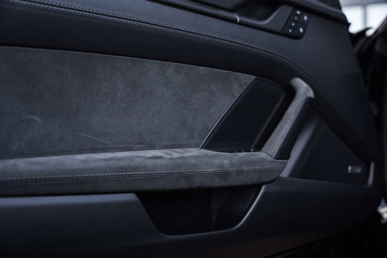 Porsche 992 Carrera 4 GTS