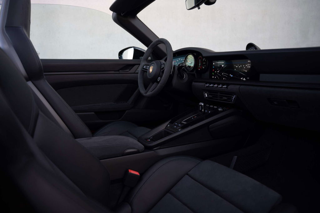 Porsche 992 Carrera 4 GTS