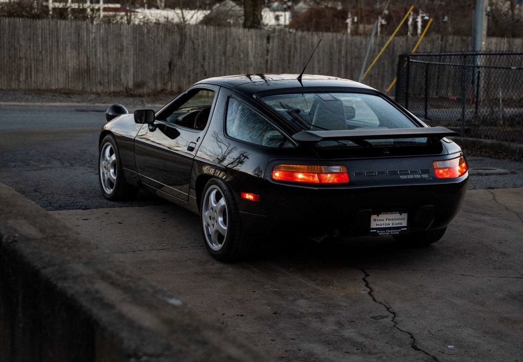 Porsche 928 S4