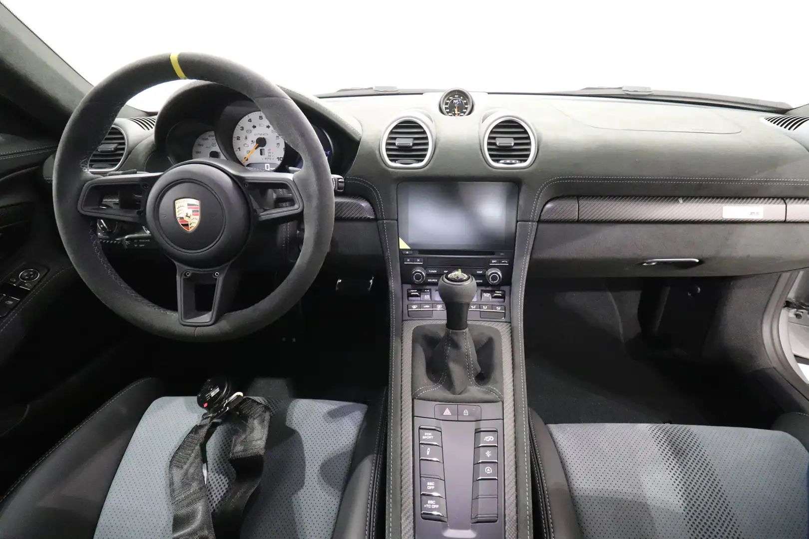 La Porsche Cayman GT4 RS réduite par Norev à l'échelle 1/18