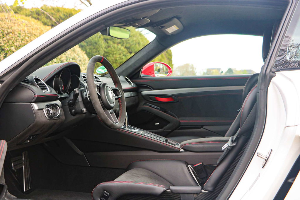 Porsche 718 Cayman GT4
