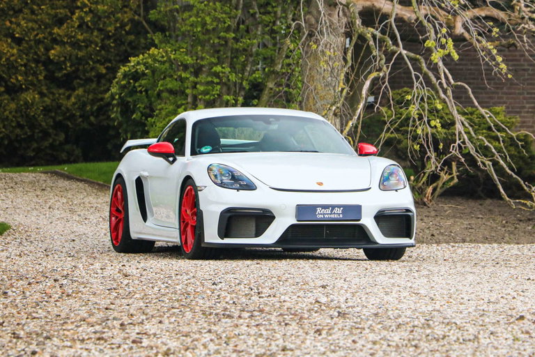 Porsche 718 Cayman GT4