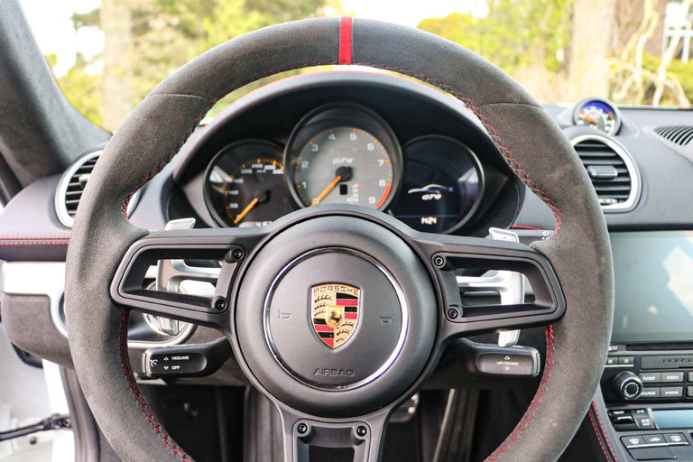 Porsche 718 Cayman GT4