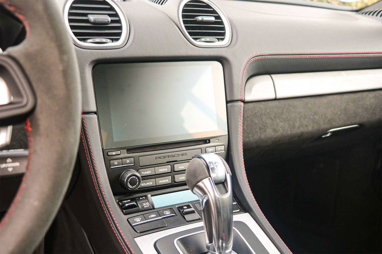 Porsche 718 Cayman GT4