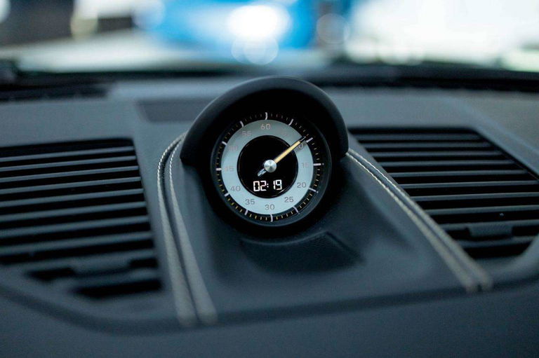 Porsche 992 GT3 Touring