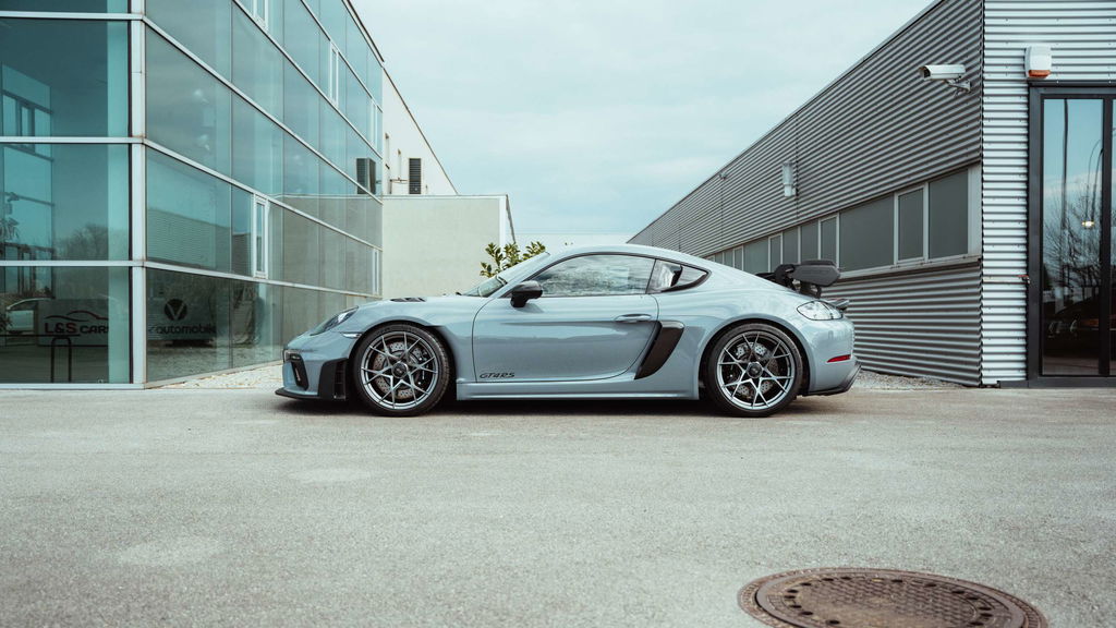 Porsche 718 Cayman GT4 RS