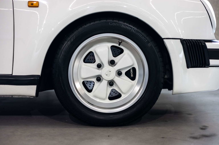 Porsche 911 Carrera 3.2 Speedster