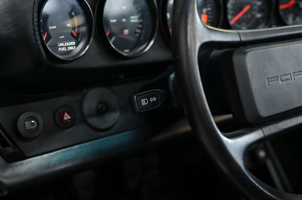 Porsche 911 Carrera 3.2 (US)