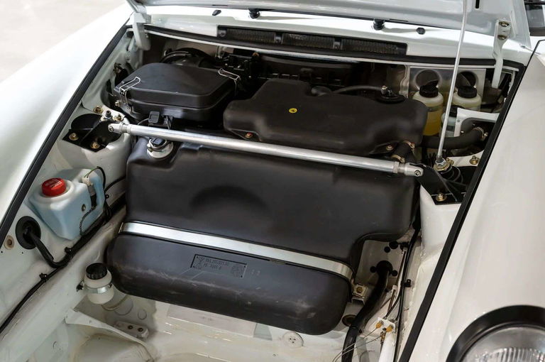 Porsche 964 Carrera 4 Lightweight