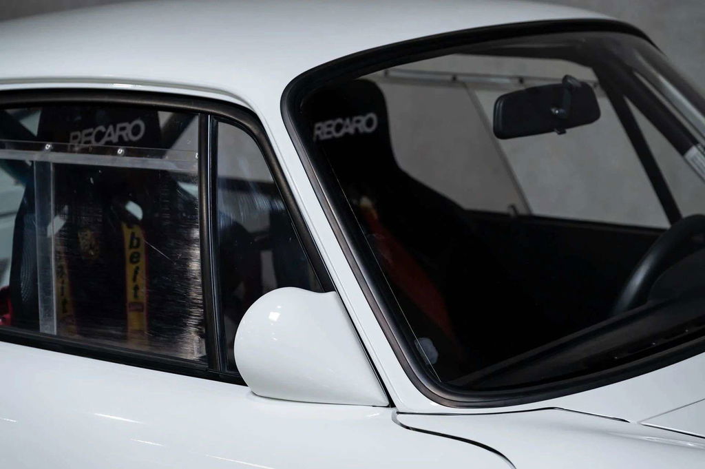 Porsche 964 Carrera 4 Lightweight