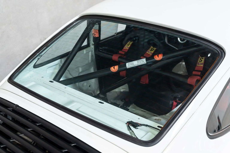 Porsche 964 Carrera 4 Lightweight